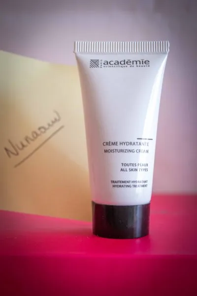 Crème hydratante, Académie scientifique de beauté