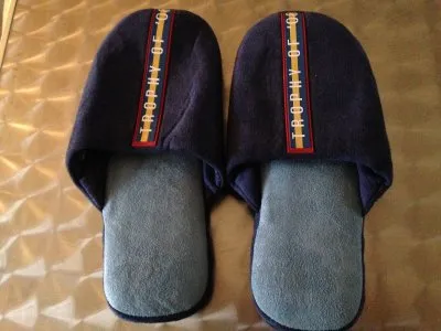 Chaussons neufs Taille 43, Tex