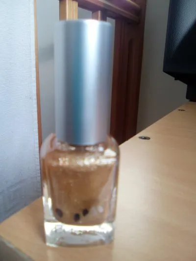 Vernis doré, L'Onglerie