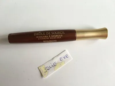 Drôle de sourcil, Bourjois