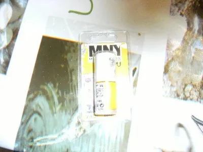vernis a ongles de couleur jaune, Maybelline