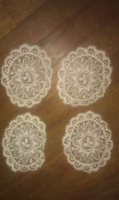 4 petits napperons, Napperon