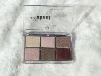 Palette All About Nude, Essence