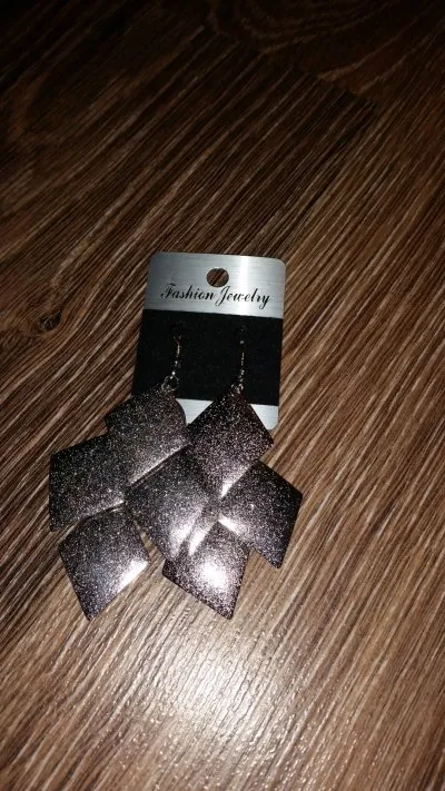 Jolie paire de boucles oreilles, Inconnue