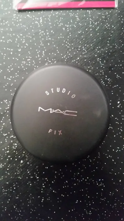 Poudrier mac, MAC Cosmetics
