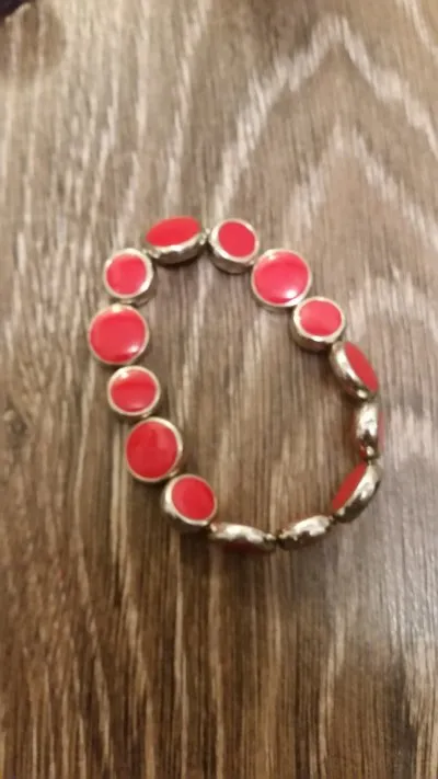 Braclette rouge, Inconnue