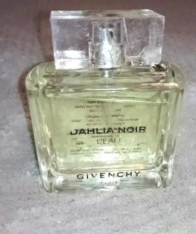 Dahlia noir, Givenchy