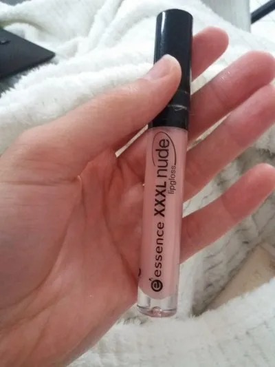 Gloss XXL nude, Essence