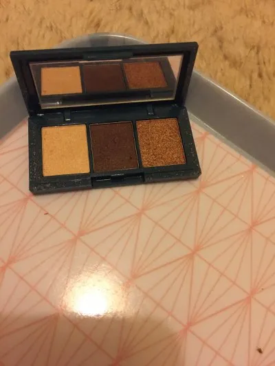 Shadow trio, Peony cosmetics