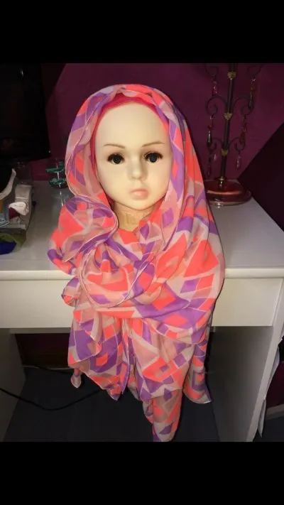 Grand foulard, Six