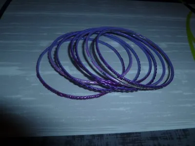 Lot 8 bracelets métal violet, Inconnue