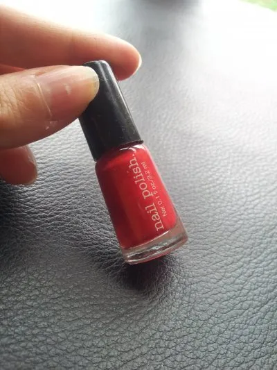 Vernis vrai rouge, H&M