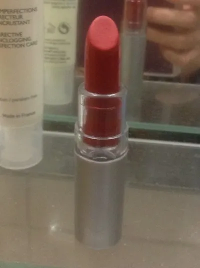 Rouge à lèvre rouge, Elf