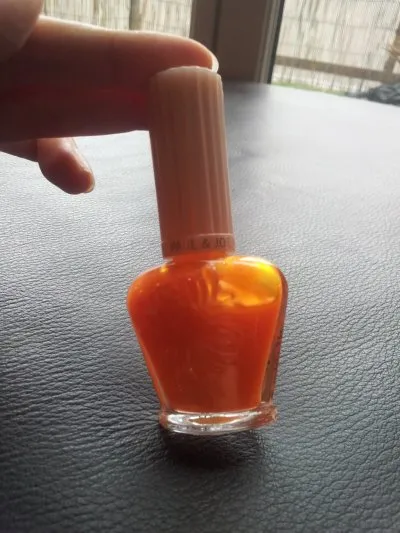 Vernis orange pailleté, Paul & Joe