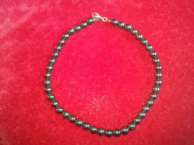 Bracelet perles grises anthracite, Inconnue