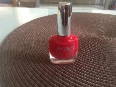 Vernis rouge, L'Oréal