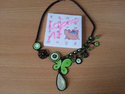Collier vert pailleté, Inconnue
