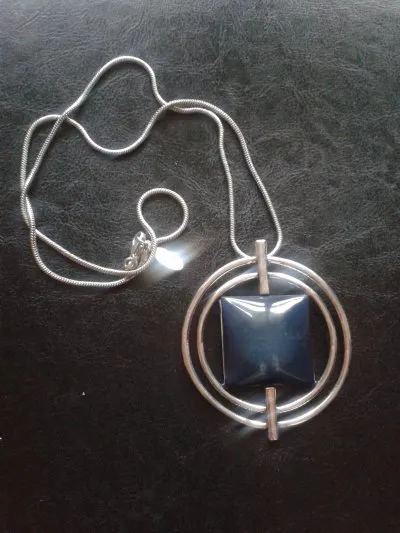 Collier, Inconnue