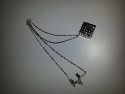 Collier, Inconnue