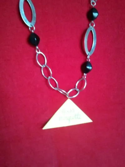 collier sautoir noir, Inconnue