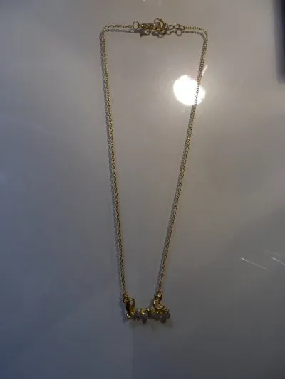 Collier "Love", Inconnue