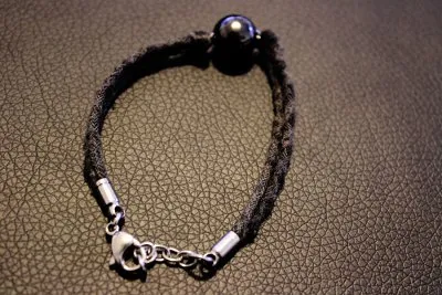 Bracelet perle noire valeur 20€, Inconnue