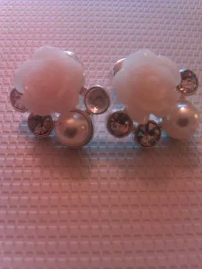 boucles d'oreilles, Inconnue