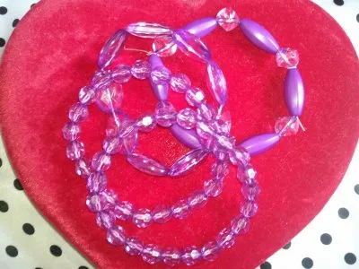 Bracelets violet, Inconnue