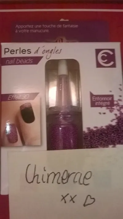 Perles d'ongles, Inconnue