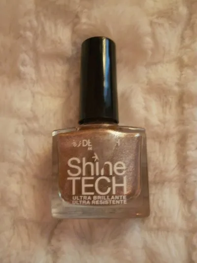 Vernis doré, Deborah