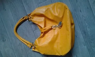 Sac moutarde, Inconnue